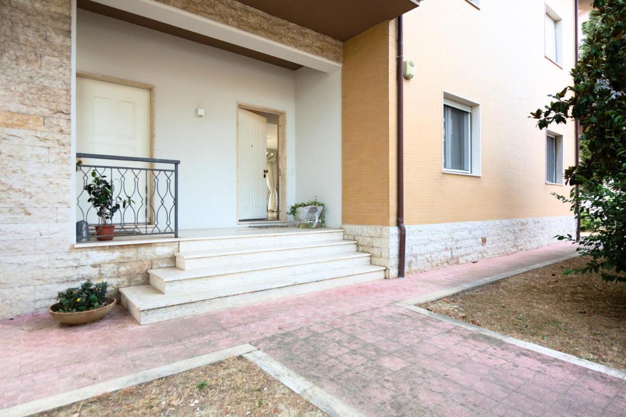 L'Oasi Della Pace - Confortevole E Vicino A Tutto Apartment Chiaravalle Marche Exterior foto